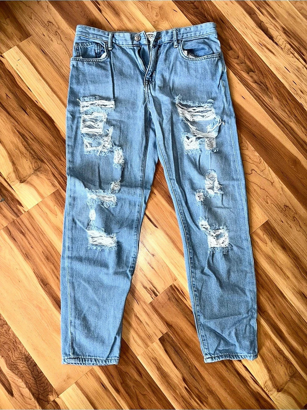 Forever 21 Distressed Mom Jeans Blue 🩵💙🦋